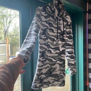 Lillie and Lottie cowl neck sweatshirt size small